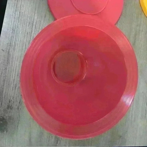 2 NWT Tupperware Impressions Bowls 3621B and Lids 3622B-  Red and Yellow - Picture 7 of 7